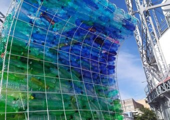 ONDA di GIOIA - 2021   Installazione con 1000 Bottiglie PET riciclate - MakerFaireRome