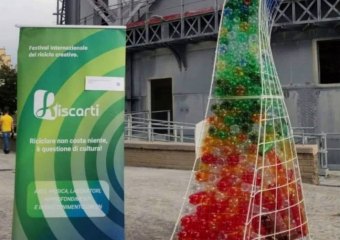 ONDA di GIOIA - 2021   Installazione con 1000 Bottiglie PET riciclate - MakerFaireRome