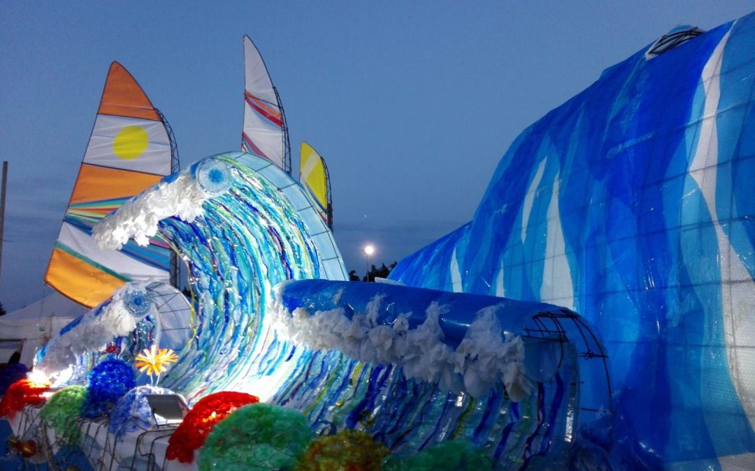 Il carro allegorico “surf e windsurf”